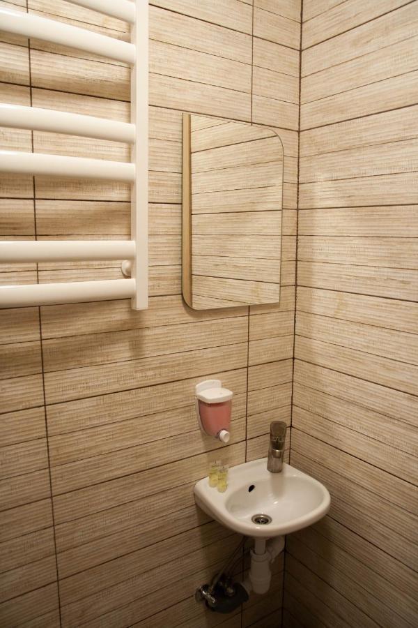 Світло Цілодобово Apartments In The City Center Leópolis Exterior foto