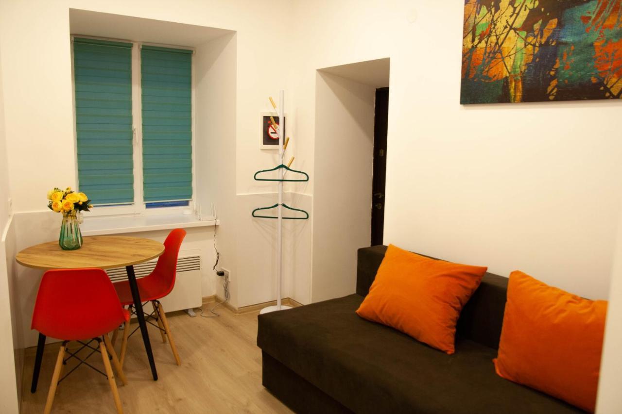 Світло Цілодобово Apartments In The City Center Leópolis Exterior foto