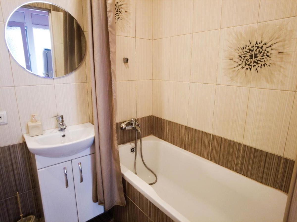 Світло Цілодобово Apartments In The City Center Leópolis Exterior foto